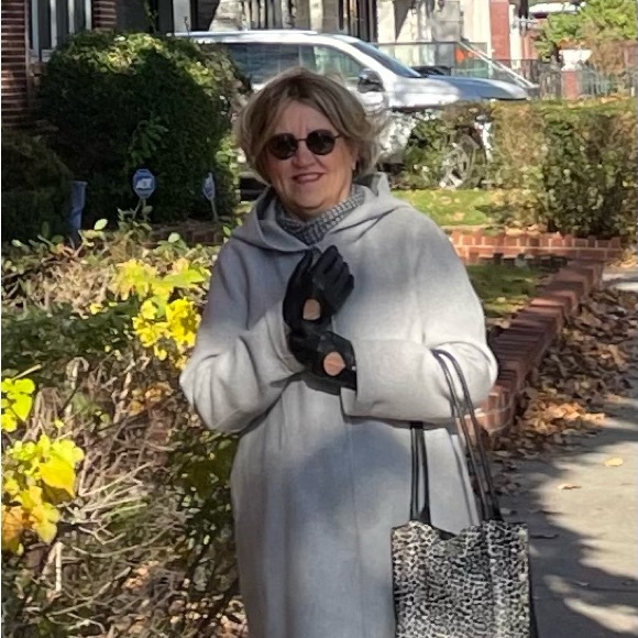 Meet your Posher, Larisa - Picture 1 of 1